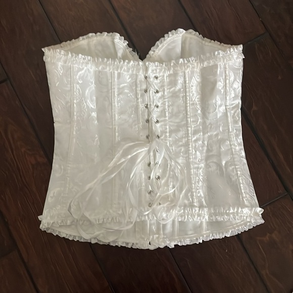 Elegant White Corset Top - Picture 2 of 2